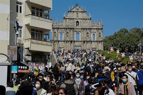 Macau judge announces bid to lead world's biggest casino hub.